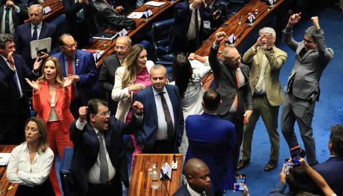 Senado aprova reforma tributária; texto volta à Câmara